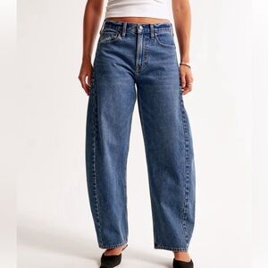 NEW Abercrombie and fitch Mid-rise Barrel Jean size 25
